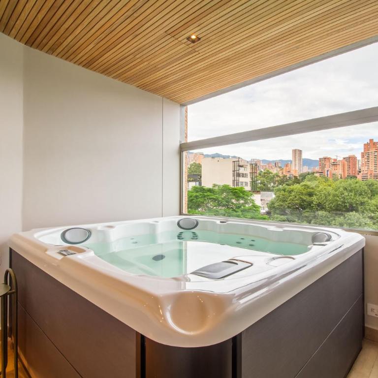 The Arena House - Four-Bedroom Platinum Apartment - 11