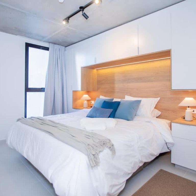 Business Hub Near Malls with Pool Gym and fast WiFi - Apartment - 1