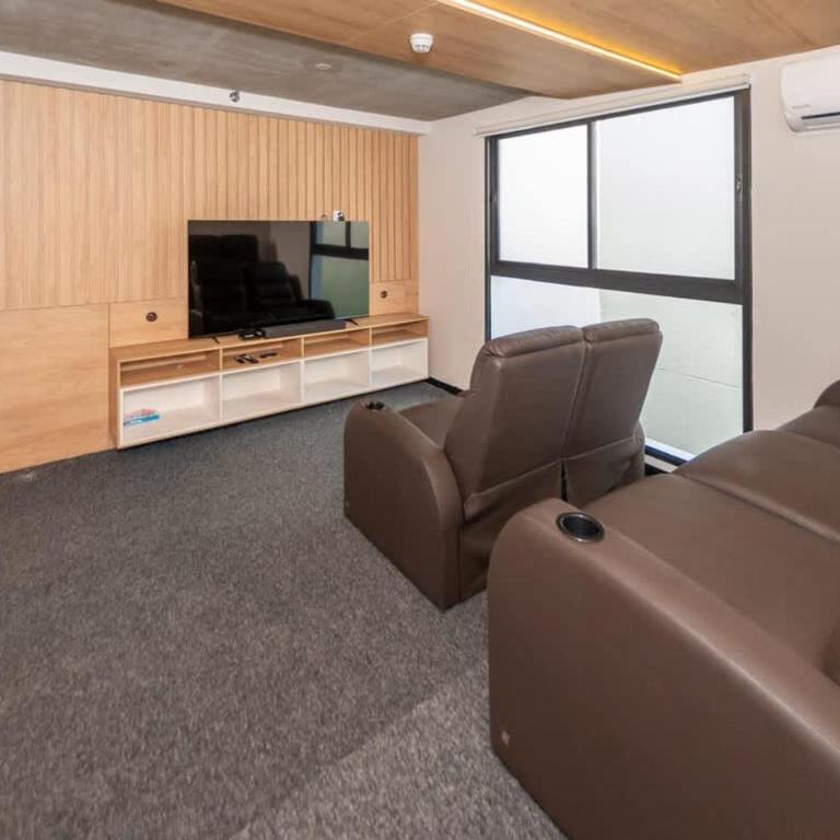 Cozy Studio Near Malls with BBQ Pool and WiFi - Estudio - 11