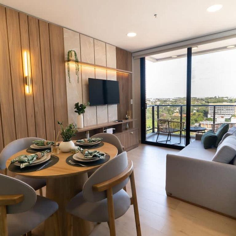 One-Bedroom with Balcony Near Malls Pool and City Views - Apartment - 1