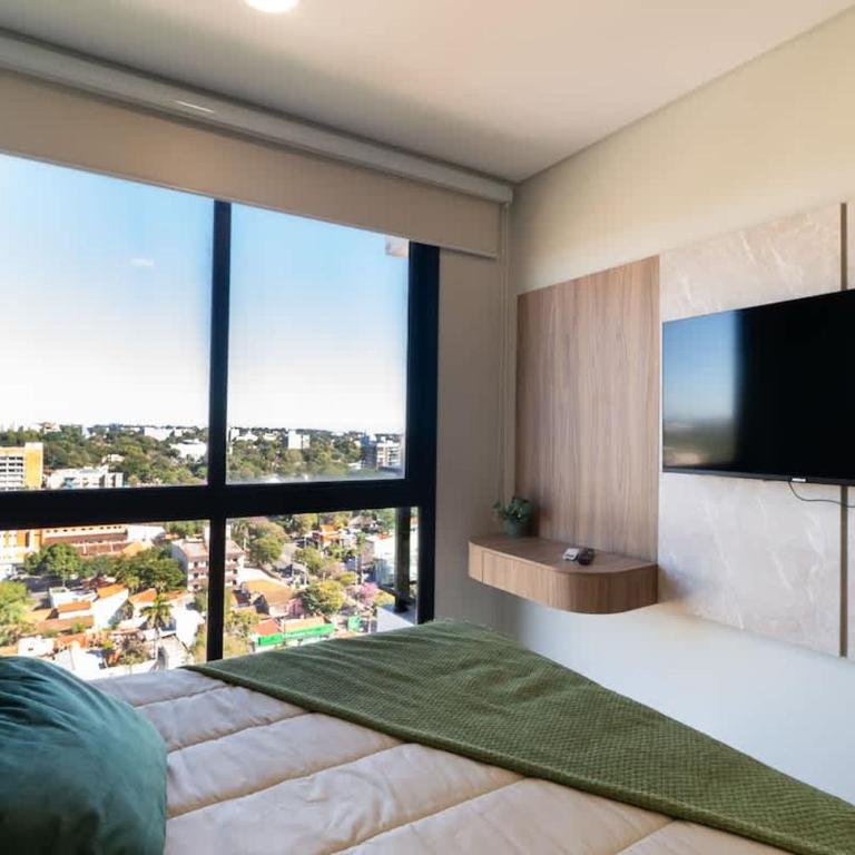 One-Bedroom with Balcony Near Malls Pool and City Views - Apartment - 2