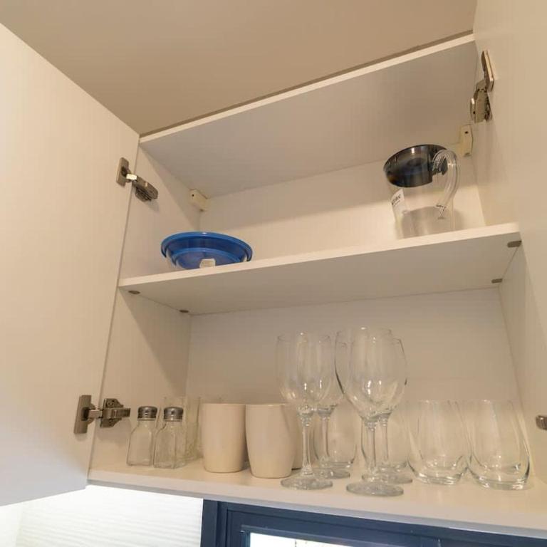 One-Bedroom with Balcony Near Malls Pool and City Views - Apartment - 14