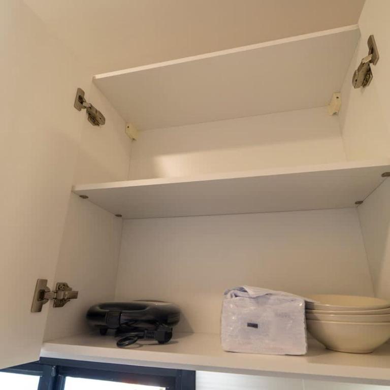 One-Bedroom with Balcony Near Malls Pool and City Views - Apartment - 17