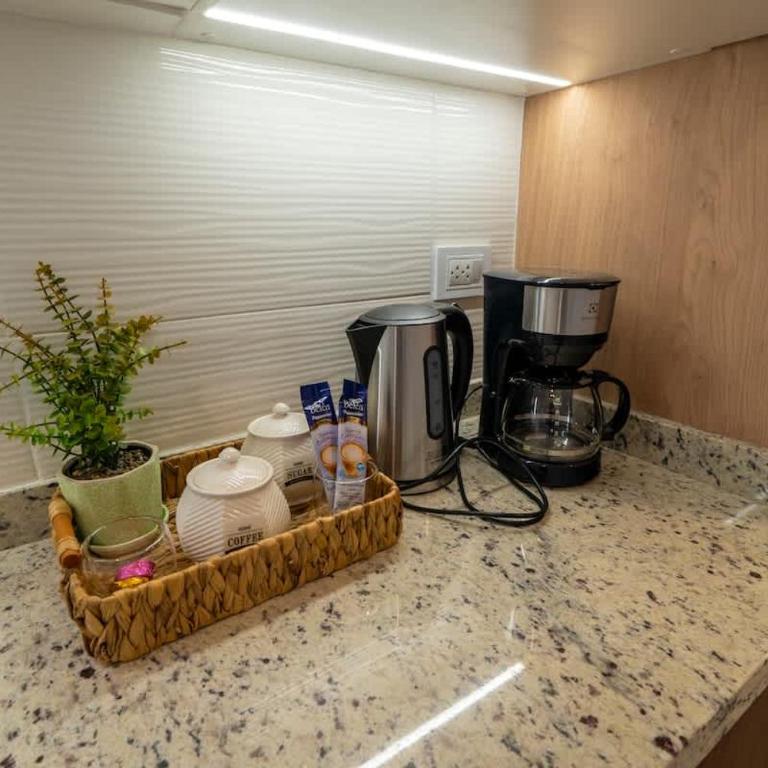 One-Bedroom with Balcony Near Malls Pool and City Views - Apartment - 18