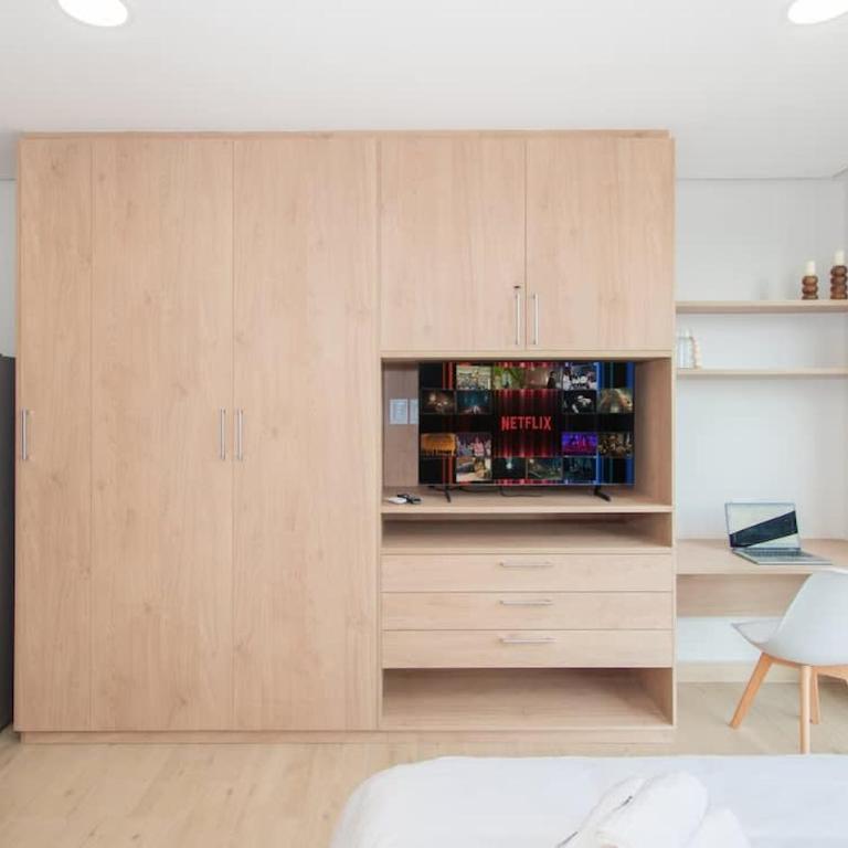 Great Location with Gym Pool City Views and WiFi - Estudio - 1