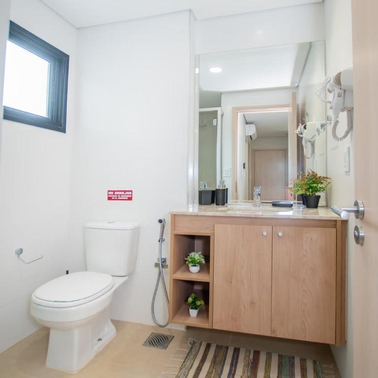 Chic One-Bedroom in a Prime Location with Pool and Gym - Apartamento - 12