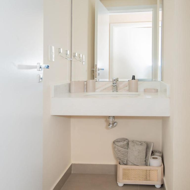 One BR with Balcony Walk to Malls Pool Gym - Apartamento - 9