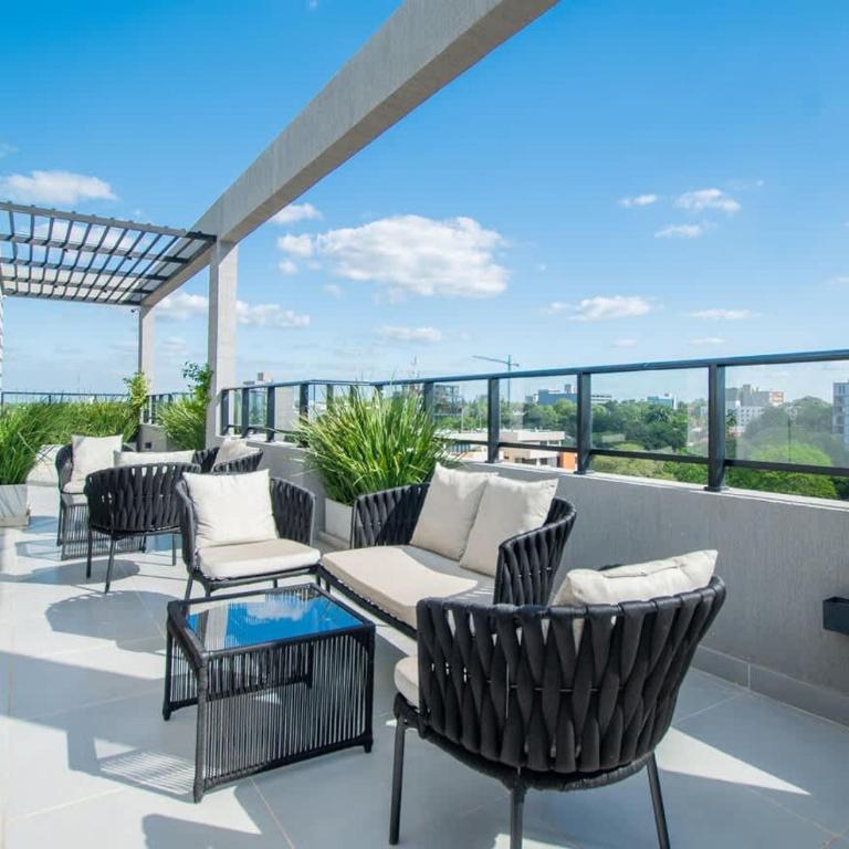 One BR with Balcony Walk to Malls Pool Gym - Apartamento - 17