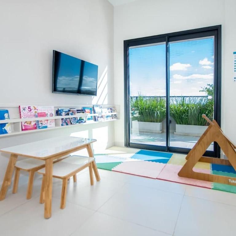 One BR with Balcony Walk to Malls Pool Gym - Apartamento - 20
