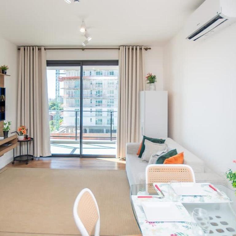 Prime Location One-Bedroom Near the Mall - Apartment - 1