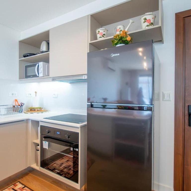Prime Location One-Bedroom Near the Mall - Apartment - 12