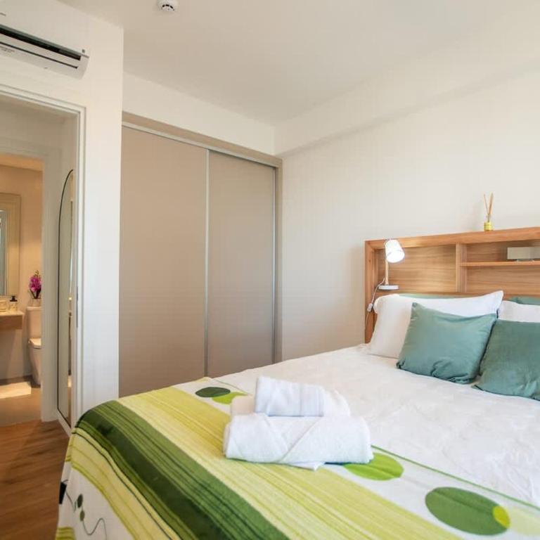Prime Location One-Bedroom Near the Mall - Apartment - 23