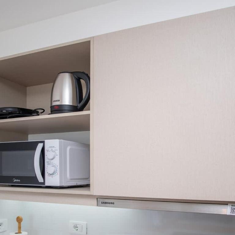 Prime Location One-Bedroom Near the Mall - Apartment - 32