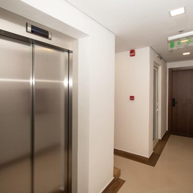 Comfortable One-Bedroom Apartment with Balcony Private BBQ and Free Parking - Apartment - 9