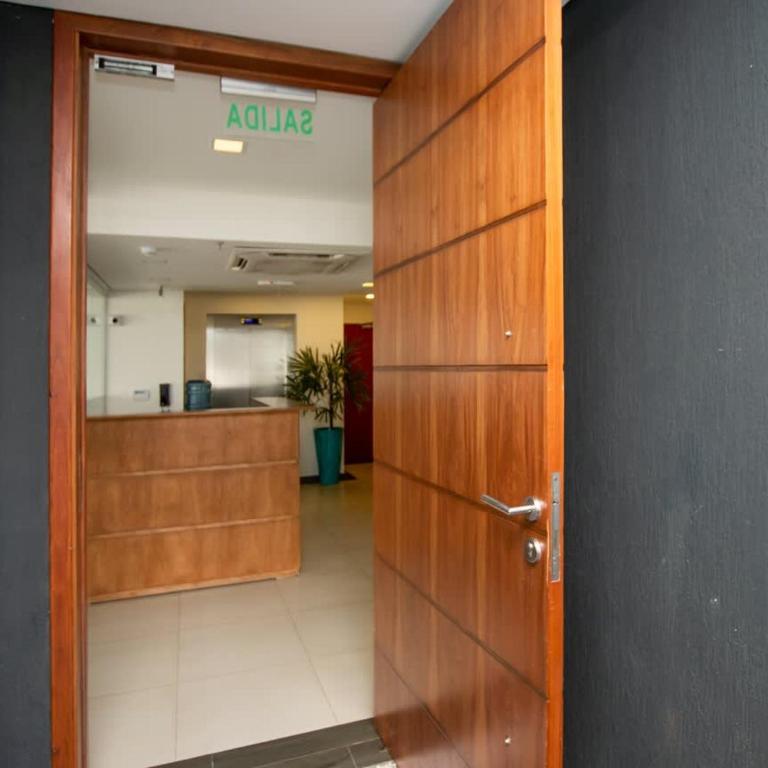 Comfortable One-Bedroom Apartment with Balcony Private BBQ and Free Parking - Apartment - 11