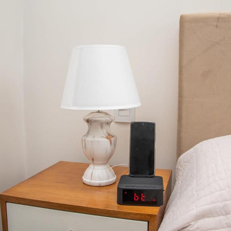 Comfortable One-Bedroom Apartment with Balcony Private BBQ and Free Parking - Apartment - 23