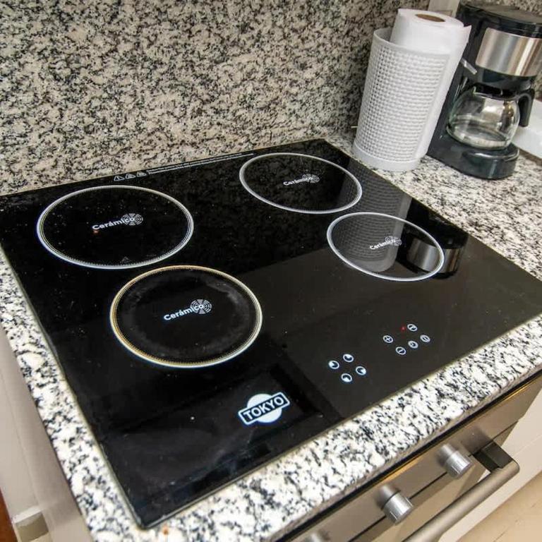Comfortable One-Bedroom Apartment with Balcony Private BBQ and Free Parking - Apartment - 28