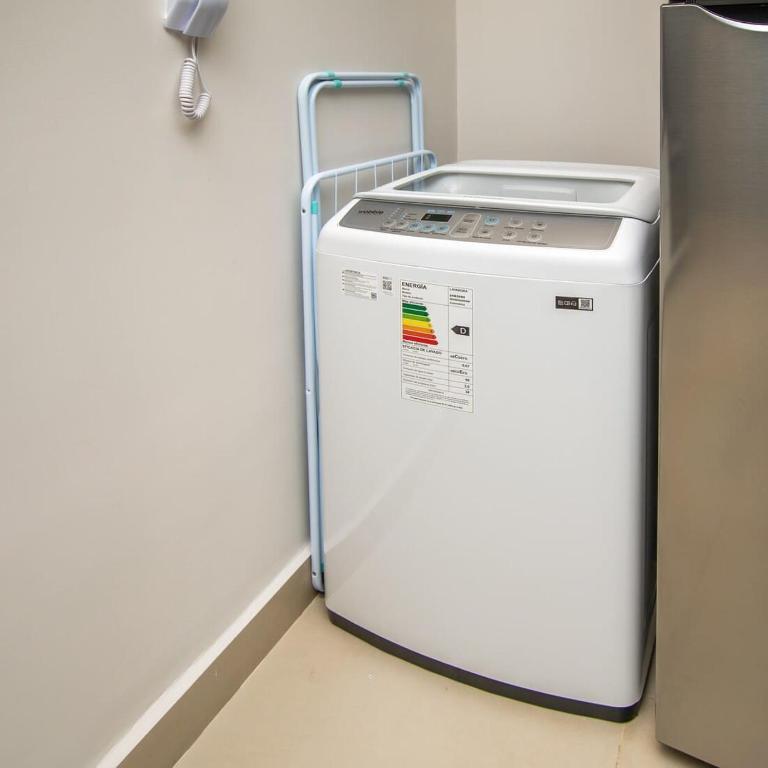 Comfortable One-Bedroom Apartment with Balcony Private BBQ and Free Parking - Apartment - 37