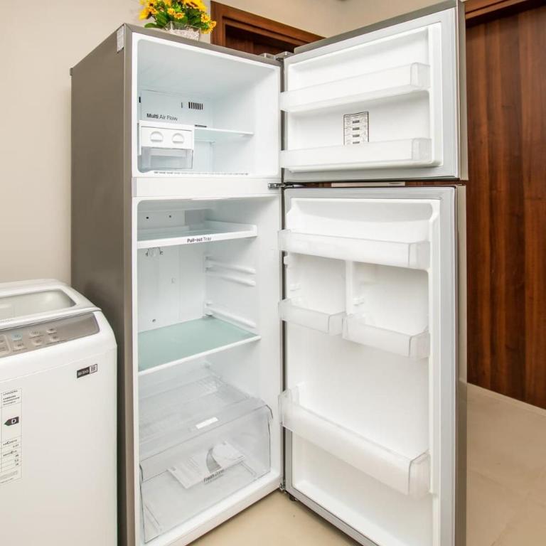 Comfortable One-Bedroom Apartment with Balcony Private BBQ and Free Parking - Apartment - 39