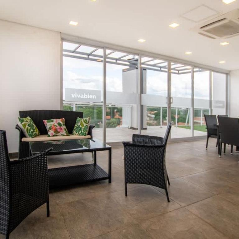 Comfortable One-Bedroom Apartment with Balcony Private BBQ and Free Parking - Apartment - 41