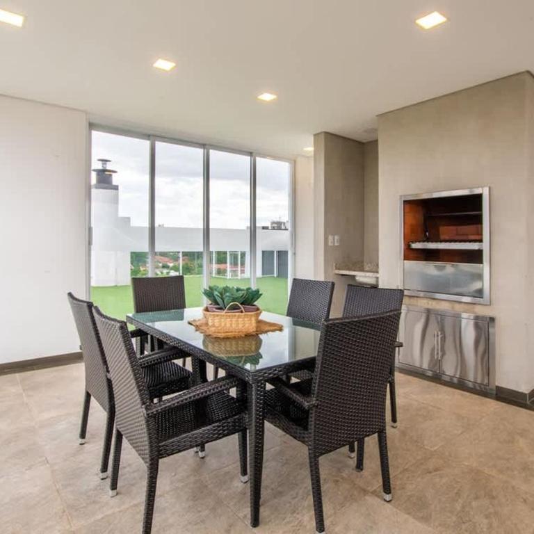 Comfortable One-Bedroom Apartment with Balcony Private BBQ and Free Parking - Apartment - 44