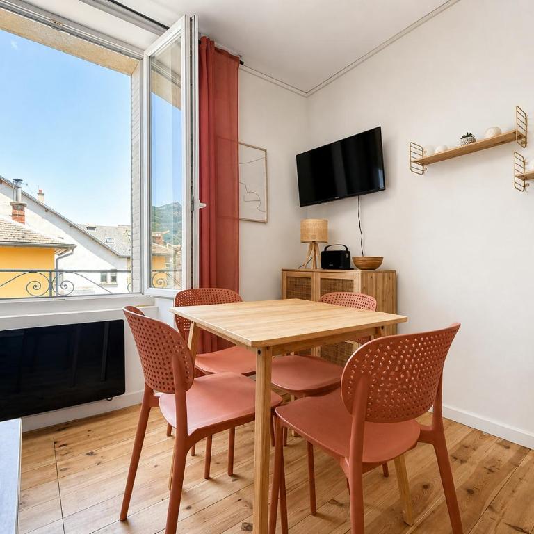 Chambéry centre-ville T2 lumineux, vue montagne - One-Bedroom Apartment - 2