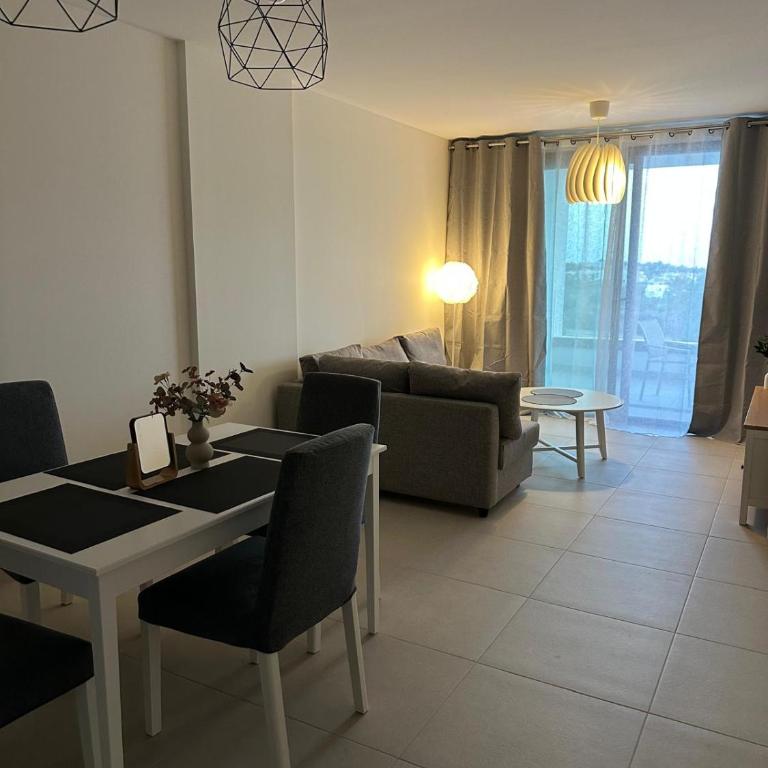 Stylish Apartment Near Beach & Golf - Appartement 2 Chambres - 3