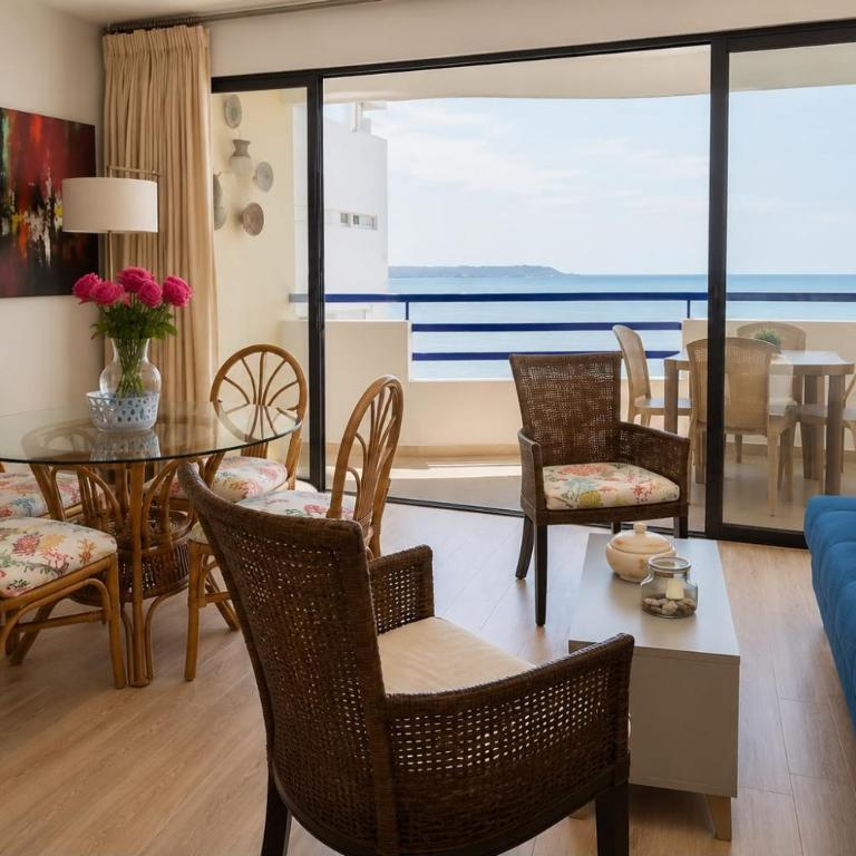 Apartamento con vista al mar, a pocos metros de la Playa , 2 habitaciones - Two-Bedroom Apartment - 45