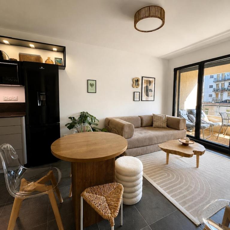 Luxury Beach Apartment with Terrace AC and Parking - Appartement 1 Chambre - 19