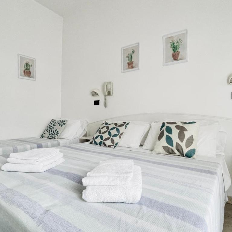 Albergo Villa Denny - Triple Room with Balcony - 20