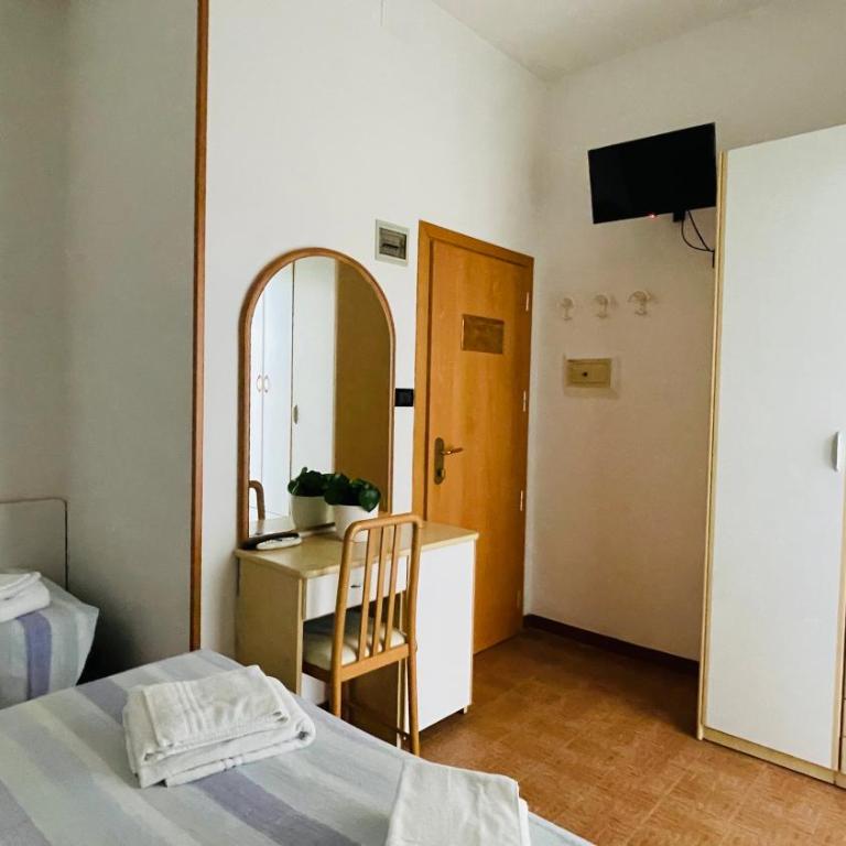Albergo Villa Denny - Triple Room with Balcony - 17