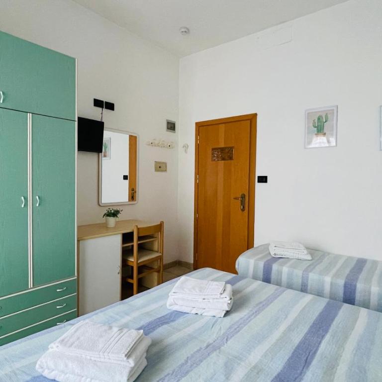 Albergo Villa Denny - Triple Room with Balcony - 16