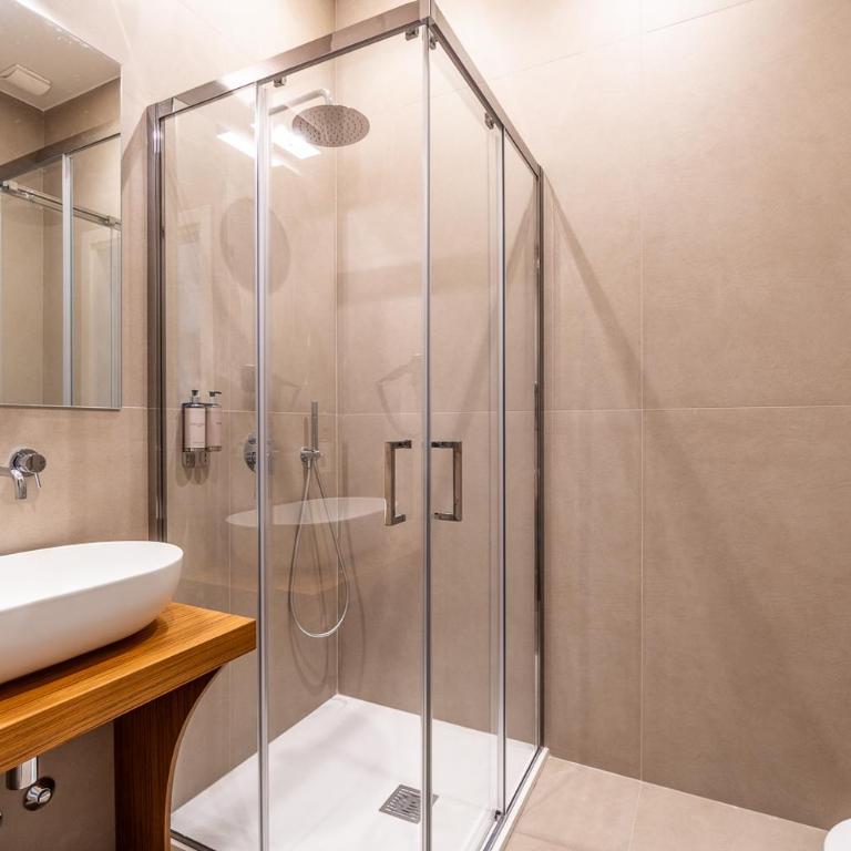 Palazzo Italia Suites - King Room with Spa Bath - 17