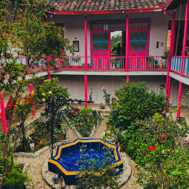 La Casa Rosada Hostel - Double Room with Shared Bathroom - 1