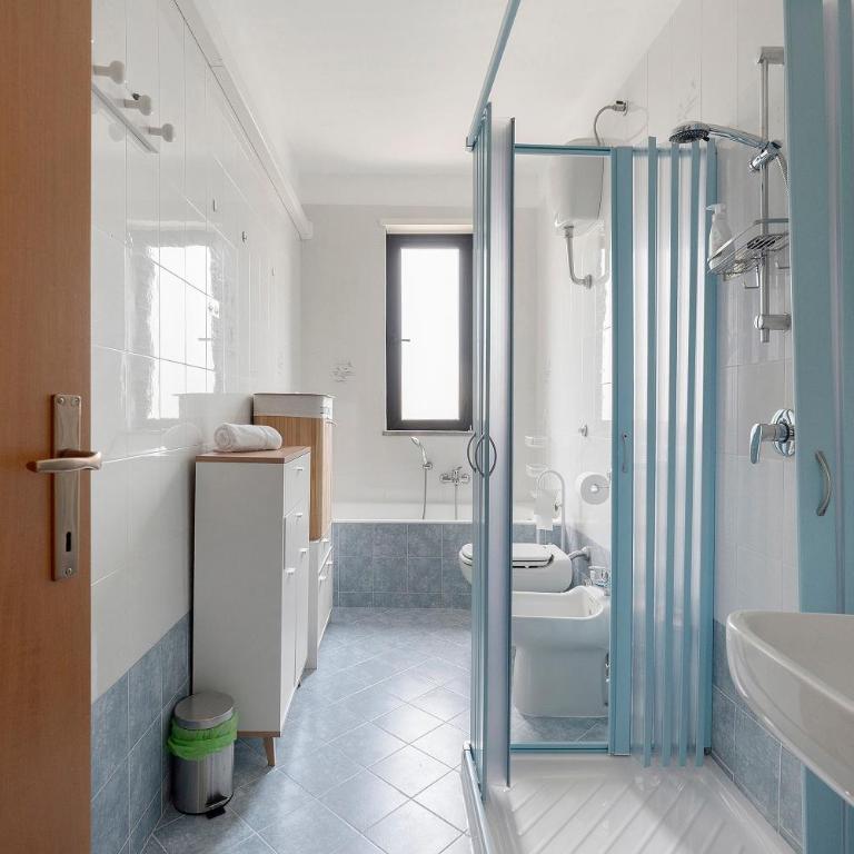 Casa di Anna - Appartamento Deluxe con 2 Camere da Letto e Balcone - 15