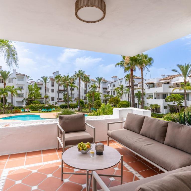 Costalita Beach Residence with Pool, Reserved Garage Parking & Direct Beach Access by Downtown Apartments Spain - Two-Bedroom Apartment with Pool View - 18