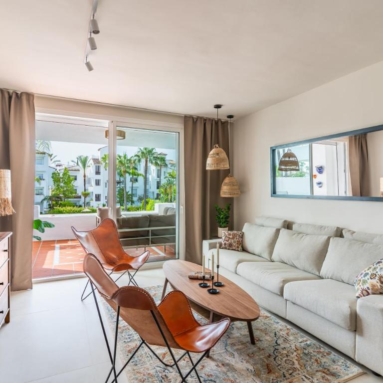 Costalita Beach Residence with Pool, Reserved Garage Parking & Direct Beach Access by Downtown Apartments Spain - Two-Bedroom Apartment with Pool View - 33