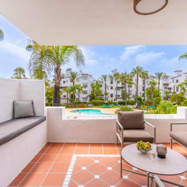 Costalita Beach Residence with Pool, Reserved Garage Parking & Direct Beach Access by Downtown Apartments Spain - Two-Bedroom Apartment with Pool View - 35