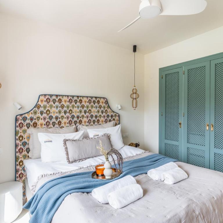 Costalita Beach Residence with Pool, Reserved Garage Parking & Direct Beach Access by Downtown Apartments Spain - Two-Bedroom Apartment with Pool View - 23