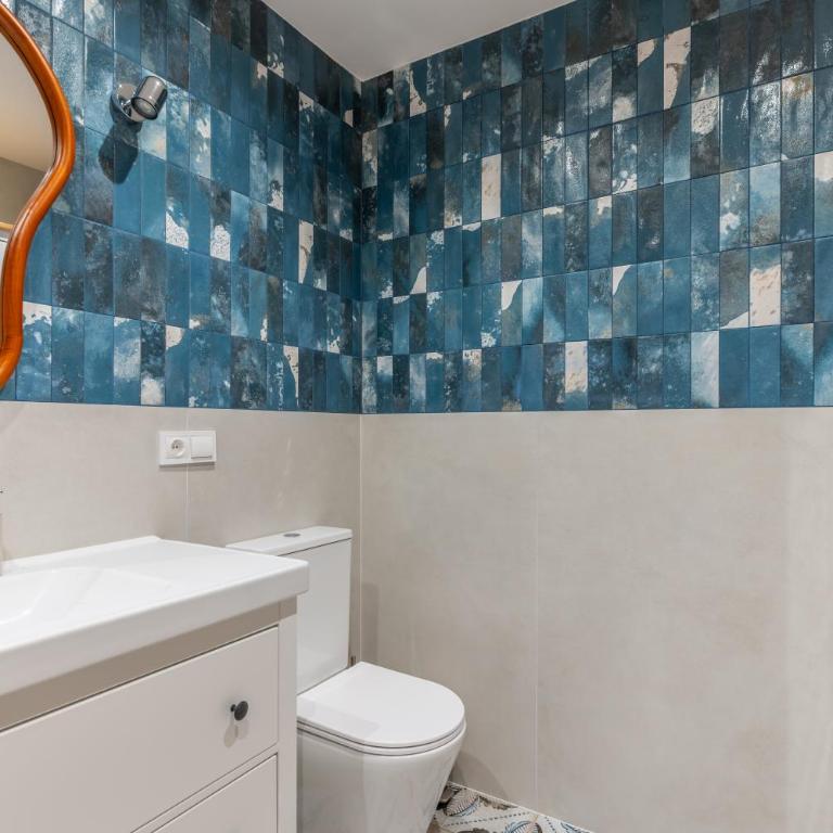 Costalita Beach Residence with Pool, Reserved Garage Parking & Direct Beach Access by Downtown Apartments Spain - Two-Bedroom Apartment with Pool View - 29