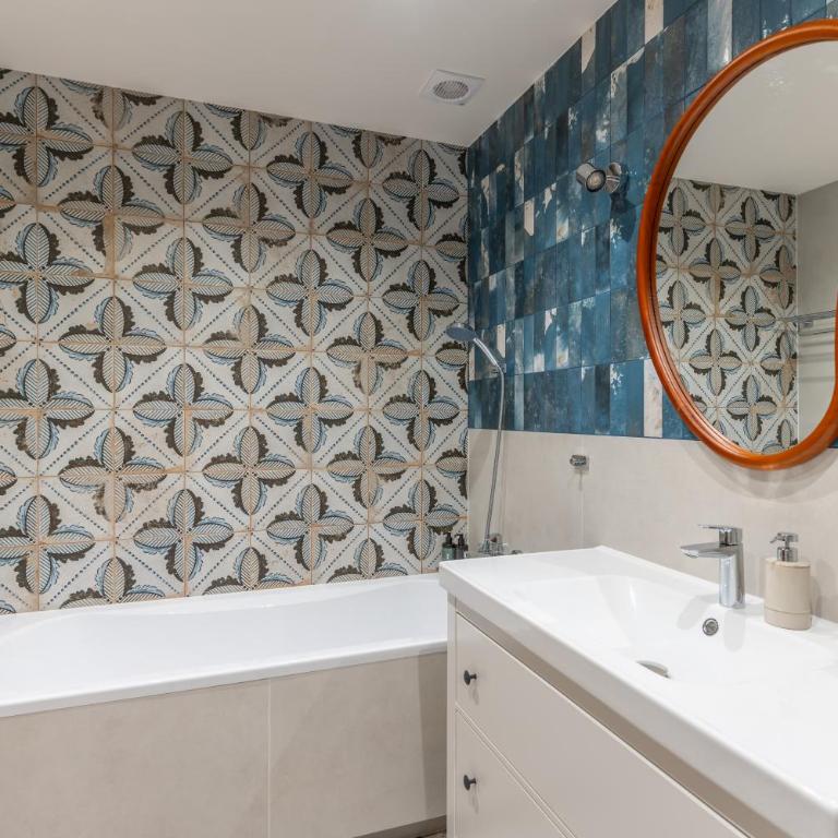 Costalita Beach Residence with Pool, Reserved Garage Parking & Direct Beach Access by Downtown Apartments Spain - Two-Bedroom Apartment with Pool View - 28