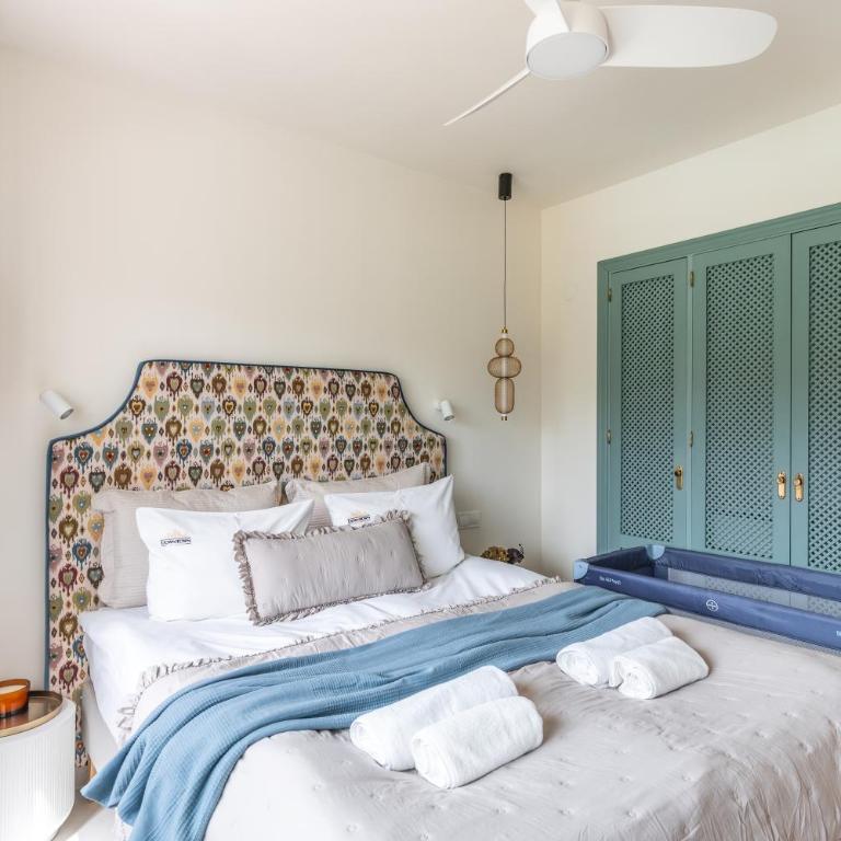 Costalita Beach Residence with Pool, Reserved Garage Parking & Direct Beach Access by Downtown Apartments Spain - Two-Bedroom Apartment with Pool View - 20