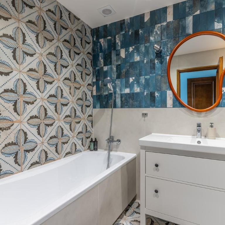 Costalita Beach Residence with Pool, Reserved Garage Parking & Direct Beach Access by Downtown Apartments Spain - Two-Bedroom Apartment with Pool View - 10