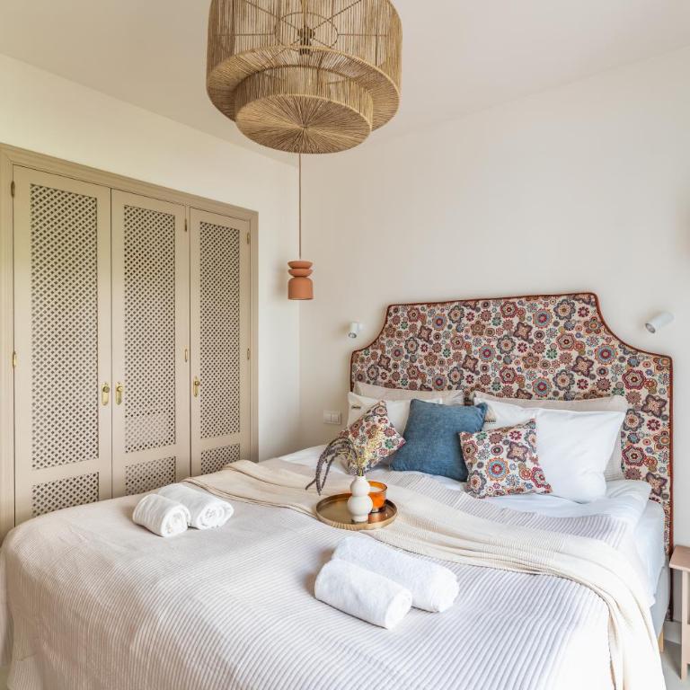 Costalita Beach Residence with Pool, Reserved Garage Parking & Direct Beach Access by Downtown Apartments Spain - Two-Bedroom Apartment with Pool View - 25
