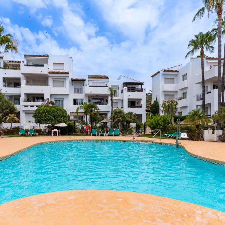 Costalita Beach Residence with Pool, Reserved Garage Parking & Direct Beach Access by Downtown Apartments Spain - Two-Bedroom Apartment with Pool View - 38