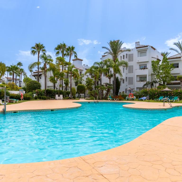 Costalita Beach Residence with Pool, Reserved Garage Parking & Direct Beach Access by Downtown Apartments Spain - Two-Bedroom Apartment with Pool View - 36