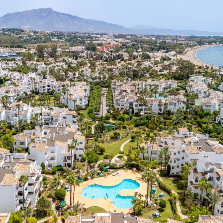 Costalita Beach Residence with Pool, Reserved Garage Parking & Direct Beach Access by Downtown Apartments Spain - Two-Bedroom Apartment with Pool View - 46