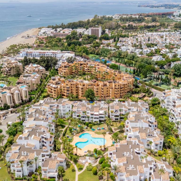 Costalita Beach Residence with Pool, Reserved Garage Parking & Direct Beach Access by Downtown Apartments Spain - Two-Bedroom Apartment with Pool View - 45