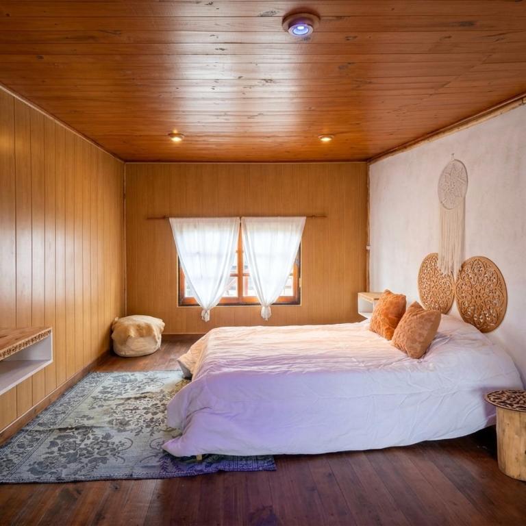 Monoambiente luminoso con hogar a leña - Cochera - Apartamento de 1 dormitorio - 9