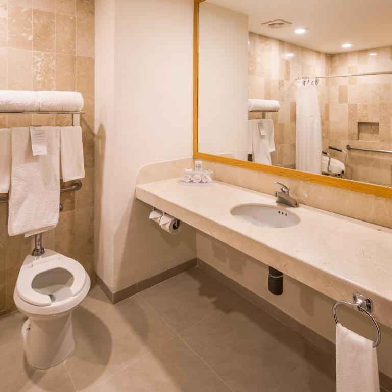 Wyndham Garden Playa del Carmen - King Room - Mobility Access/Non-Smoking - 1